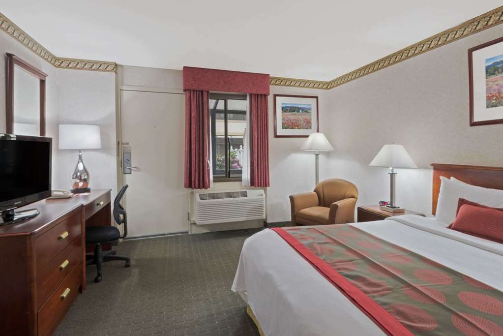 ホテル ラマダ ボストン 部屋 写真